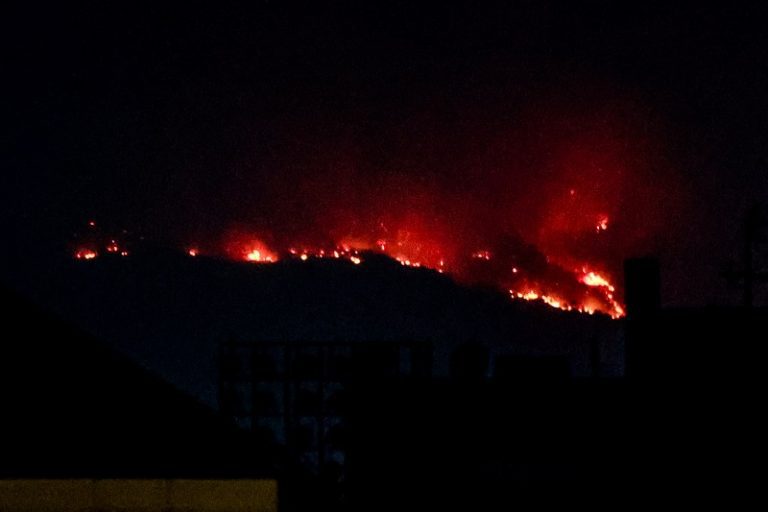 Μεγάλη φωτιά σε εξέλιξη στην Εύβοια: Καίει δασική έκταση ενώ πνέουν ισχυροί άνεμοι