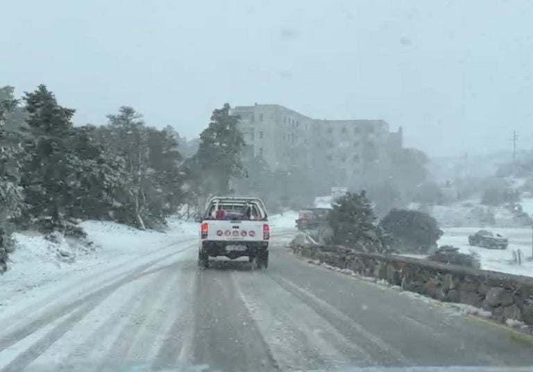 Διακοπή κυκλοφορία στη Πάρνηθα, από το ύψος του τελεφερίκ, λόγω χιονόπτωσης