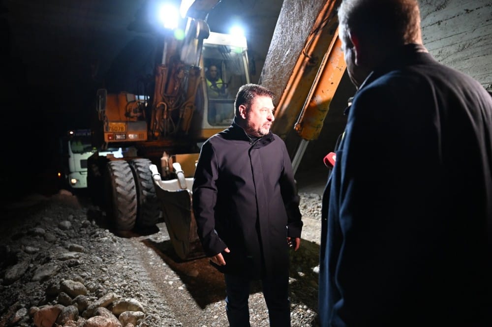 Αυτοψία του Νίκου Χαρδαλιά στον συλλεκτήριο αγωγό του Αιγάλεω: «Ήταν πλήρως φραγμένος, δεν είχε καθαριστεί ποτέ μέχρι σήμερα, αποκαθιστούμε ένα κρίσιμο υδραυλικό έργο»