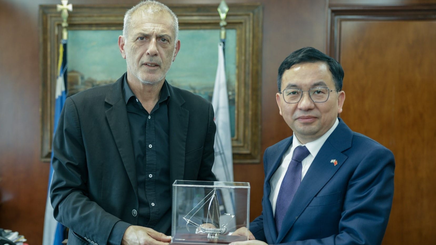 Συνάντηση Δημάρχου Πειραιά Γιάννη Μώραλη με τον νέο Πρέσβη της Κίνας στην Ελλάδα Fang Qiu