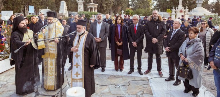 Ο Δήμος Πειραιά τίμησε τη μνήμη των θυμάτων του βομβαρδισμού της πόλης την 11η Ιανουαρίου 1944