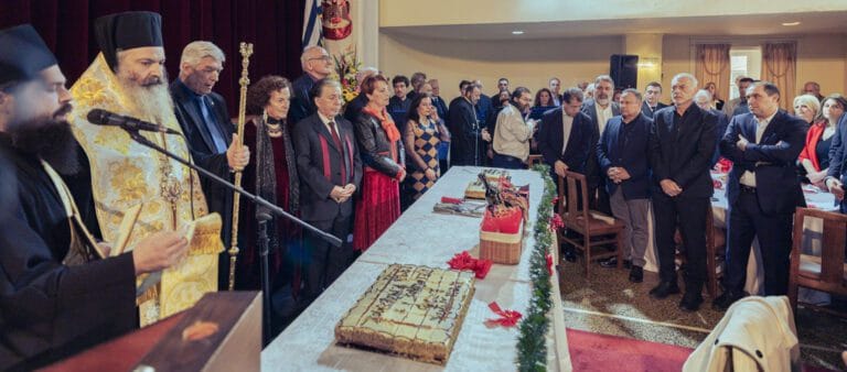 Ο Δήμαρχος Πειραιά Γιάννης Μώραλης στην ετήσια εκδήλωση του Πειραϊκού Συνδέσμου για την κοπή της Πρωτοχρονιάτικης πίτας