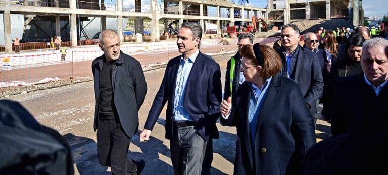 Ο Δήμαρχος Γιάννης Μώραλης υποδέχθηκε στον Πειραιά τον Πρωθυπουργό Κυριάκο Μητσοτάκη