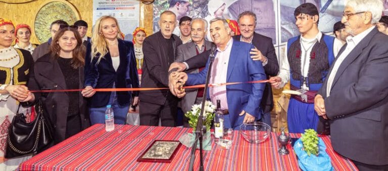 Ο Δήμαρχος Πειραιά Γιάννης Μώραλης εγκαινίασε την έκθεση: «Κρήτη Η Μεγάλη Συνάντηση: Τοπικά Προϊόντα και Γεύσεις Ελλάδας», στο Πασαλιμάνι