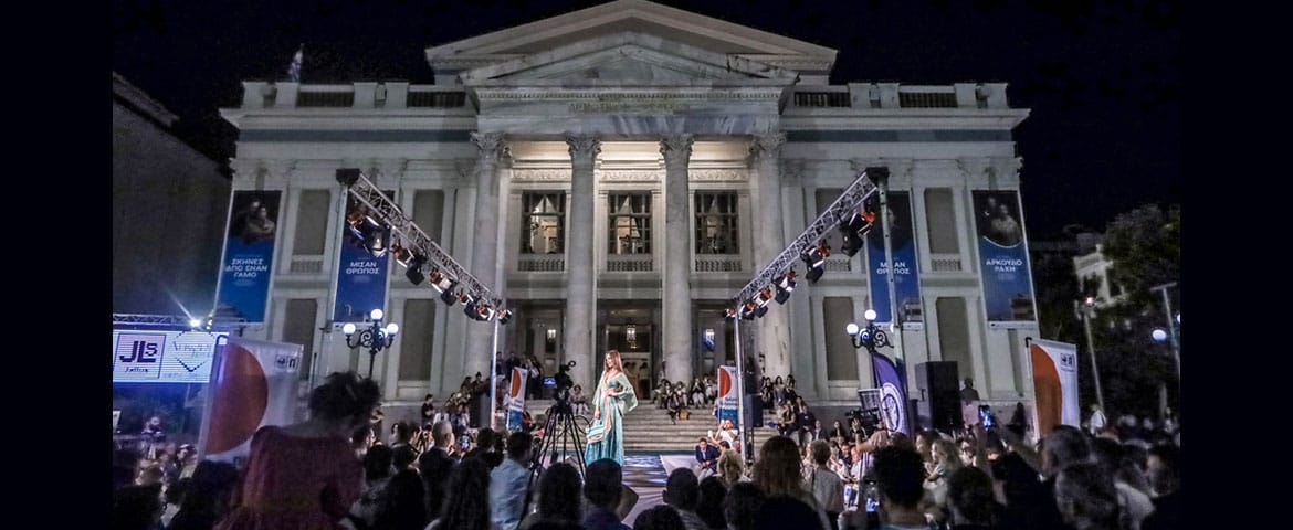 Εντυπωσιακή επίδειξη μόδας την Παρασκευή 30 Μαΐου στον προαύλιο χώρο του Δημοτικού Θεάτρου Πειραιά στις «Ημέρες Θάλασσας 2025»