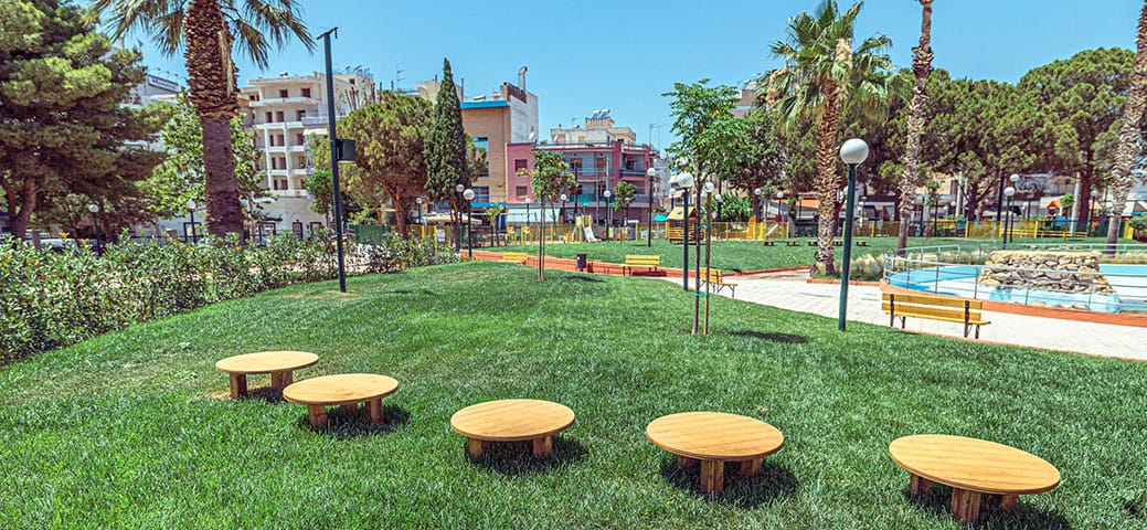 Η πλατεία Γεννηματά «αναγεννήθηκε» και άνοιξε σήμερα τις πύλες της – Μια όαση δροσιάς και ξεκούρασης στην καρδιά των Καμινίων