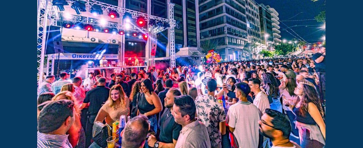 Χιλιάδες κόσμου στο φαντασμαγορικό Street Party του Πειραιά Η πόλη πλημμύρισε με μουσική, χορό και χαμόγελα!