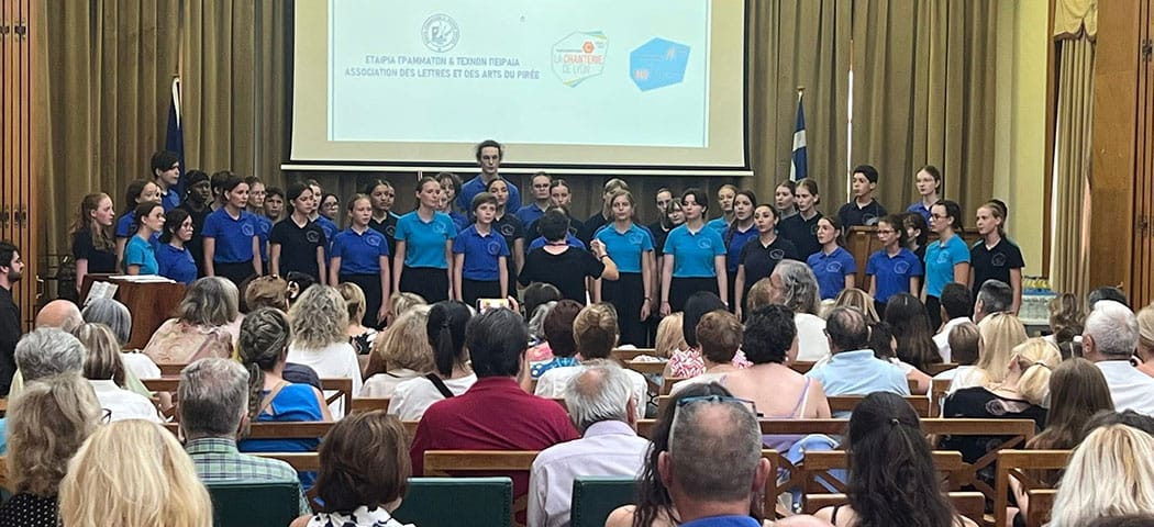 Νεαροί Έλληνες και Γάλλοι μουσικοί, συναντήθηκαν απόψε στο Μέγαρο του Εμπορικού και Βιομηχανικού Επιμελητηρίου Πειραιά (ΕΒΕΠ)