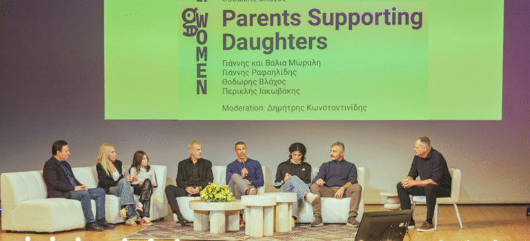 Ο Δήμαρχος Πειραιά Γιάννης Μώραλης στο 4ο GWomen Sports Summit στο Δημοτικό Θέατρο Πειραιά