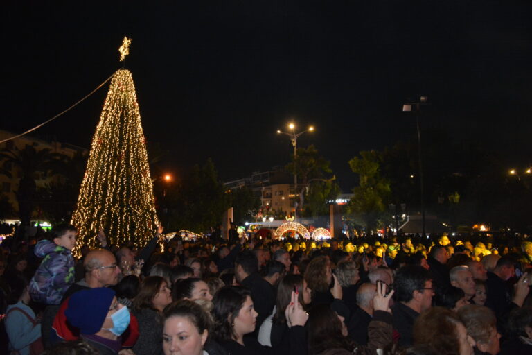 Ανάψαμε το Χριστουγεννιάτικο Δέντρο στην Καλλιθέα! – Δήμος Καλλιθέας
