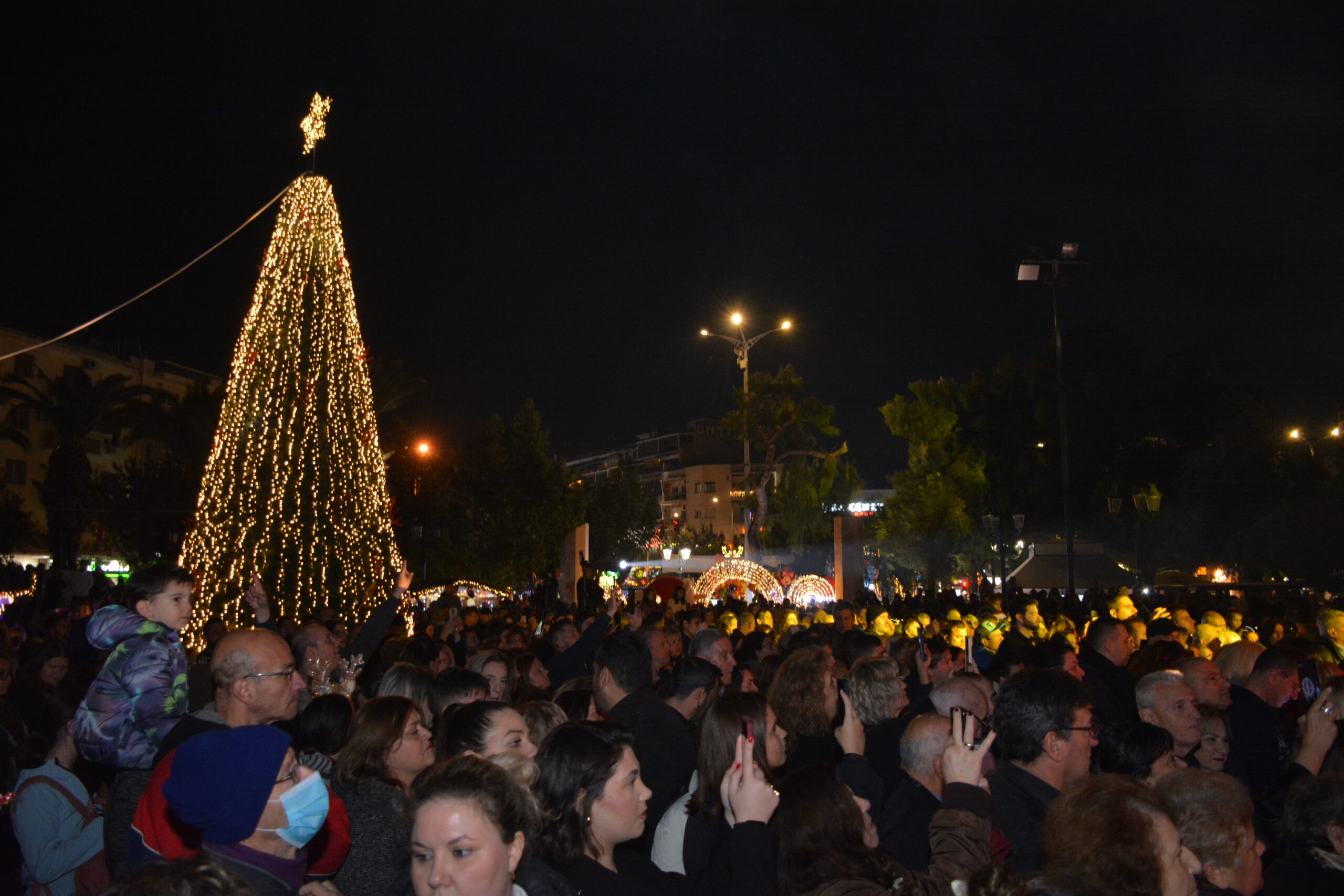Ανάψαμε το Χριστουγεννιάτικο Δέντρο στην Καλλιθέα! – Δήμος Καλλιθέας