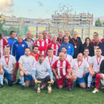 Ο Δήμαρχος Πειραιά Γιάννης Μώραλης στον φιλικό αγώνα των Βετεράνων του Ολυμπιακού με την ομάδα του Αντικαρκινικού Νοσοκομείου Πειραιά «Μεταξά»