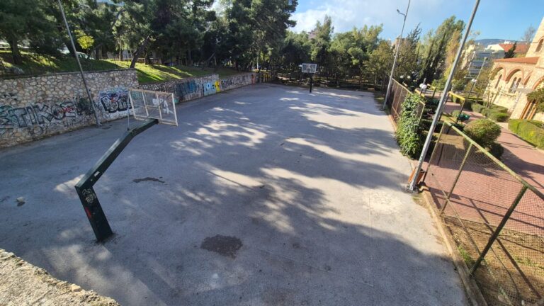 Ανακατασκευάζονται δάπεδα σε ανοιχτά γήπεδα της Νέας Ιωνίας μαζί με προμήθεια εξοπλισμού.