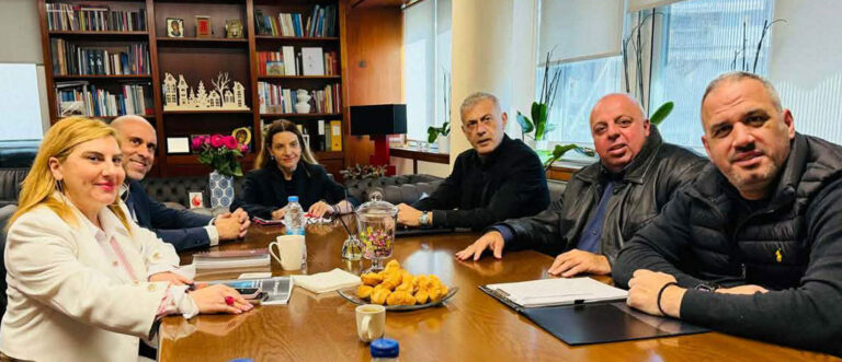 Συνάντηση εργασίας του Δημάρχου Πειραιά με τη Διοικήτρια της ΔΥΠΑ για την ενίσχυση της απασχόλησης των νέων με τον κλάδο της Ναυτιλίας