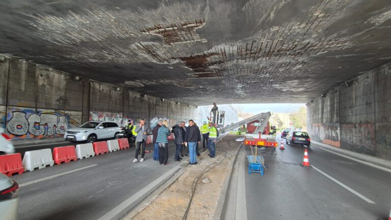 Επιτόπια ενημέρωση για τις εργασίες που εκτελεί η Περιφέρεια στη σήραγγα της Λ. Εθνικής Αντιστάσεως