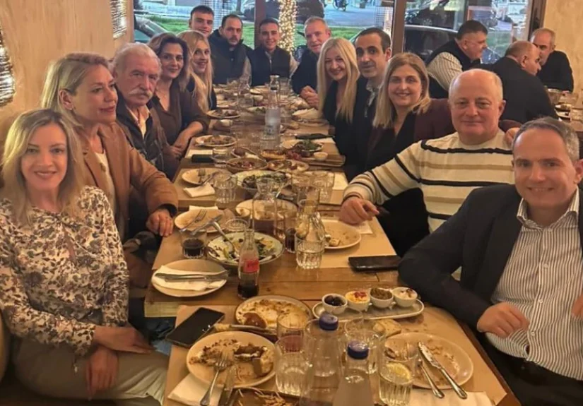 Βραδιά με «άρωμα» Νέας Δημοκρατίας στη Νέα Σμύρνη: Ο Γρηγόρης Δημητριάδης σε χαλαρή συνάντηση με στελέχη και φίλους της παράταξης