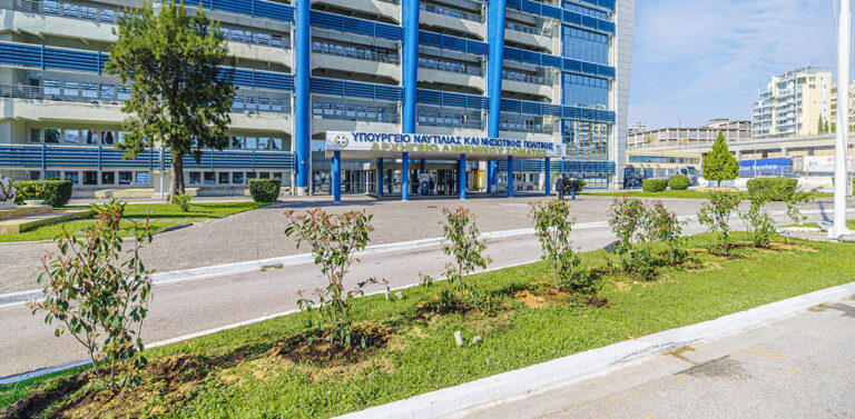 Δεντροφυτεύσεις και αναπλάσεις πρασίνου στον περιβάλλοντα χώρο του Υπουργείου Ναυτιλίας και Νησιωτικής Πολιτικής