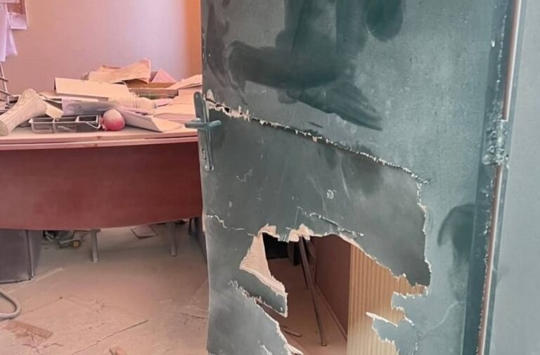 Γλυφάδα: Μητέρα ανήλικου στο αυτόφωρο για βανδαλισμό σχολείου