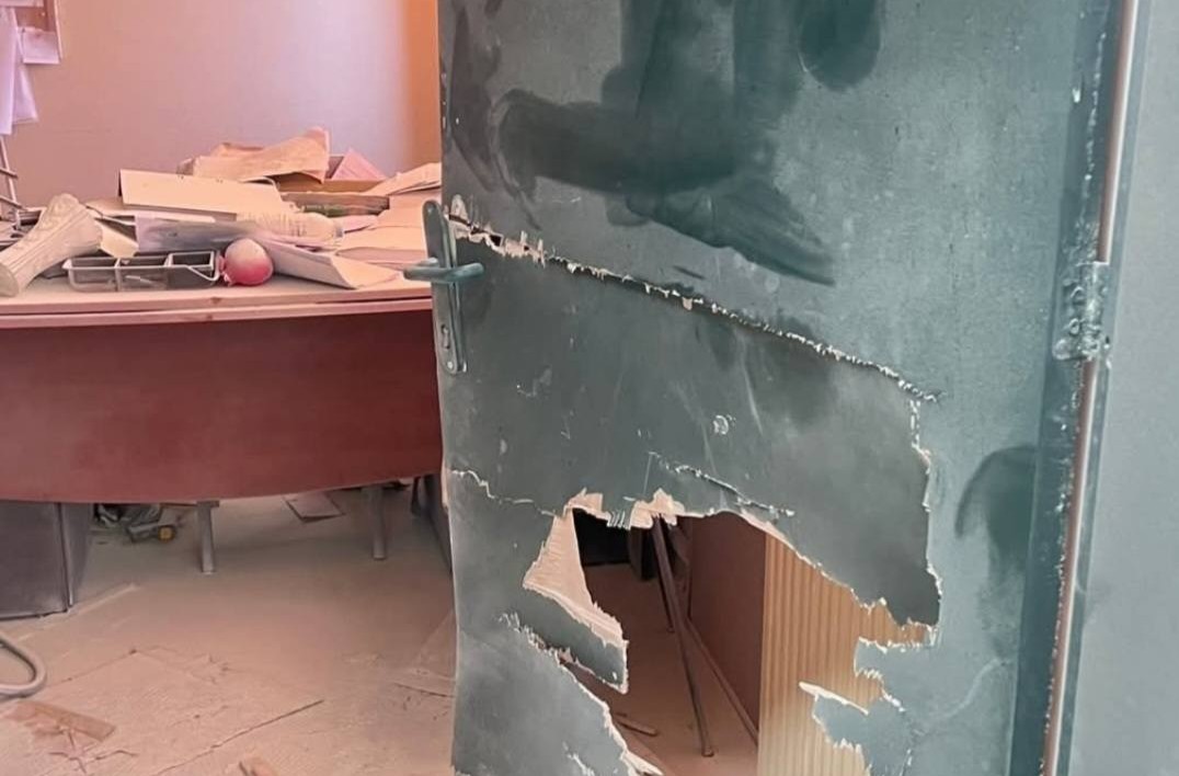 Γλυφάδα: Μητέρα ανήλικου στο αυτόφωρο για βανδαλισμό σχολείου