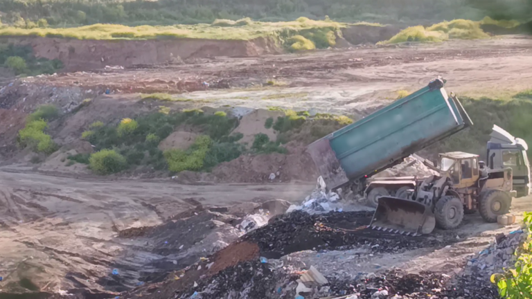 Πλαστική ρύπανση στο Κιλκίς: 4 συλλήψεις για παράνομη απόρριψη αποβλήτων σε παλιό λατομείο
