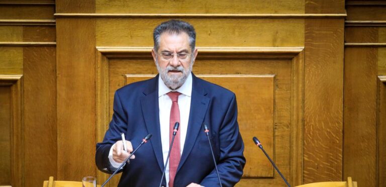 ΕΣΥ σε κατάρρευση: Τι κρύβουν τα πυροτεχνήματα του Άδωνι Γεωργιάδη;