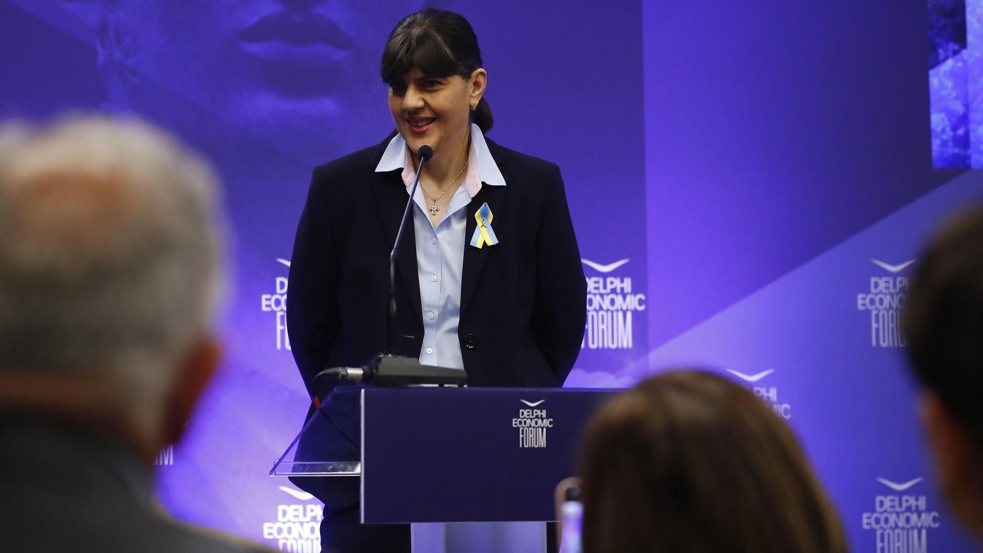 Κοβέσι: Χαμόγελα στο Φόρουμ Δελφών με αιχμηρό σχόλιο για πολιτικούς