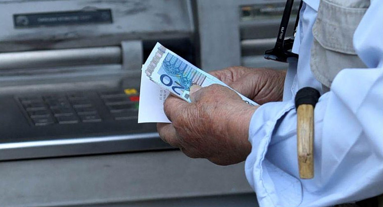 ΕΦΚΑ: Τρία πακέτα αναδρομικών στους συνταξιούχους – Ποιοι τα λαμβάνουν και πότε