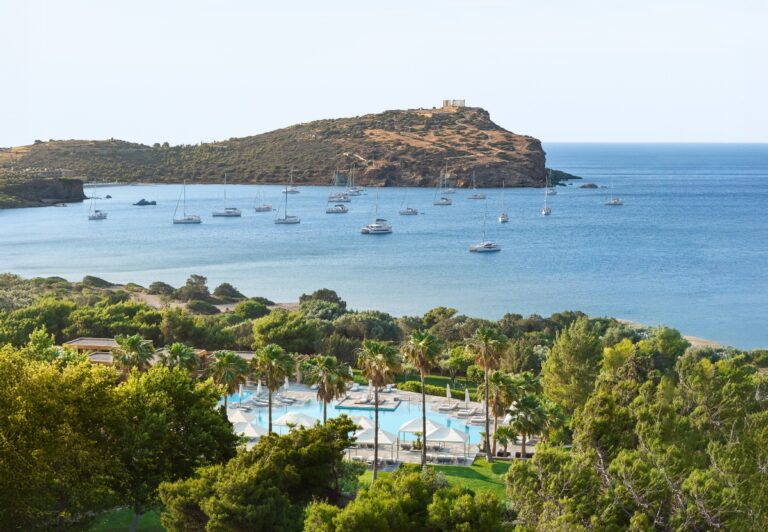 Πρωτομαγιά στο Σούνιο: Ιδανική απόδραση με δραστηριότητες για κάθε γούστο