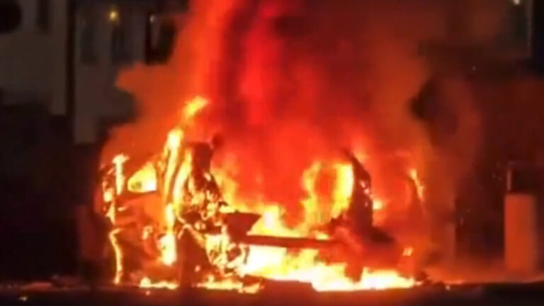 Έκρηξη στο Μπέλφαστ: Παγιδευμένο αυτοκίνητο έξω από αστυνομικό τμήμα