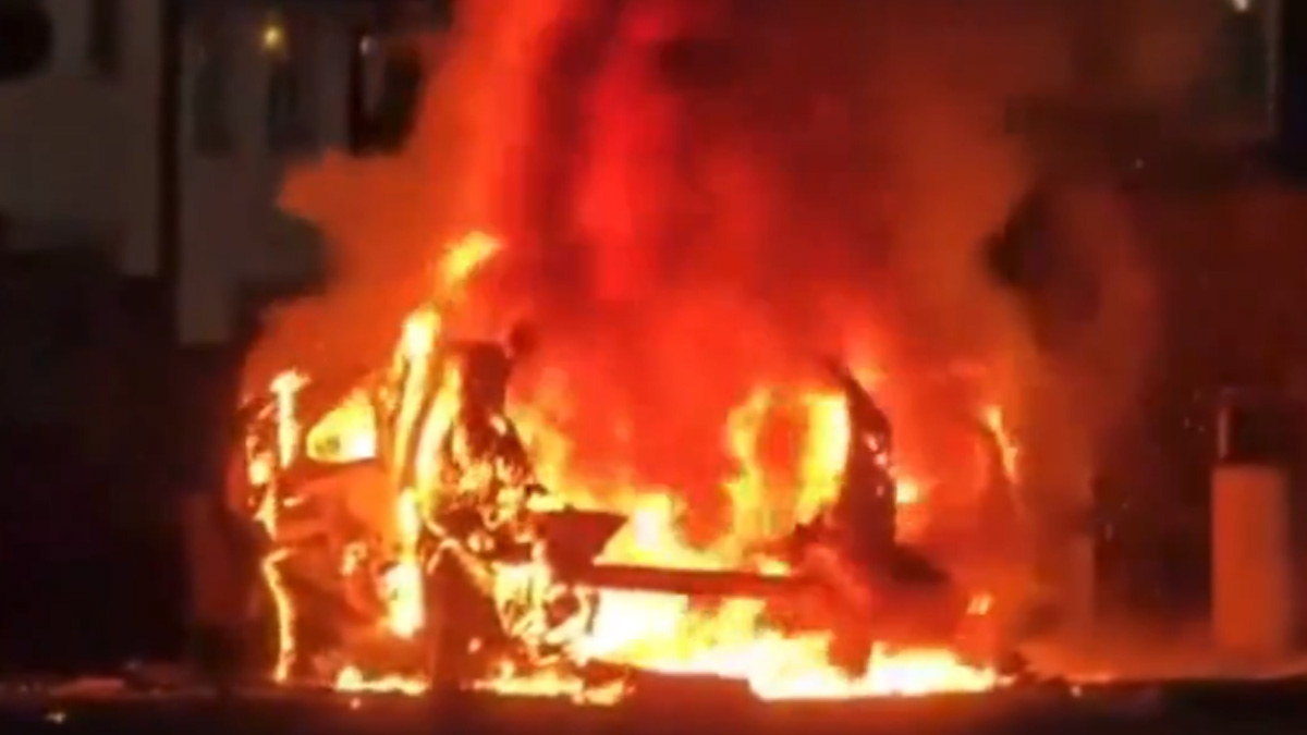 Έκρηξη στο Μπέλφαστ: Παγιδευμένο αυτοκίνητο έξω από αστυνομικό τμήμα