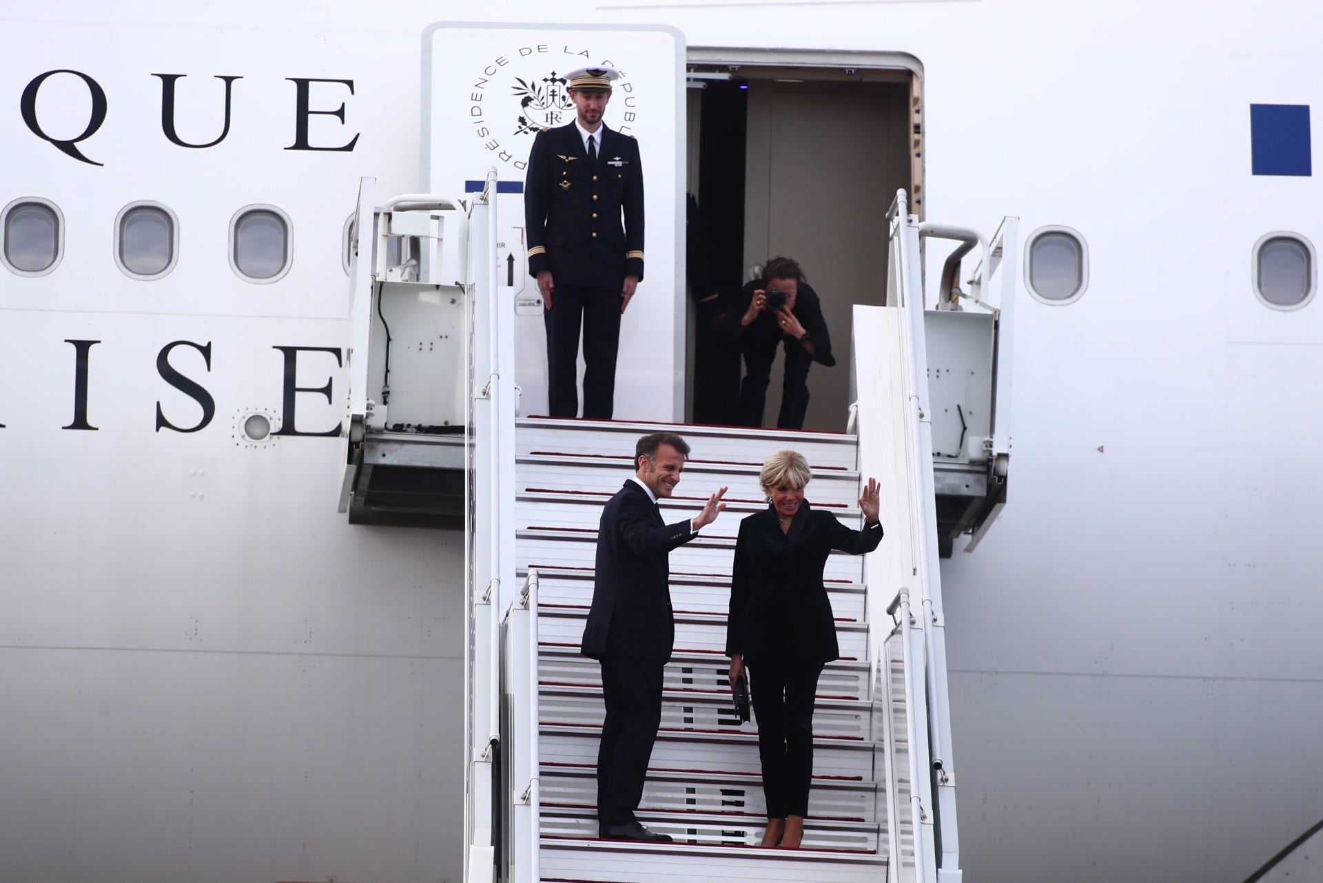 Μακρόν: Ολοκληρώθηκε η επίσκεψη στην Αθήνα – Αναχώρηση για Γαλλία