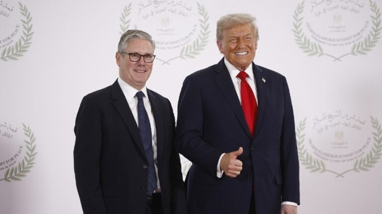 Τραμπ: Απειλή δασμών στη Βρετανία για φόρους σε τεχνολογικούς κολοσσούς