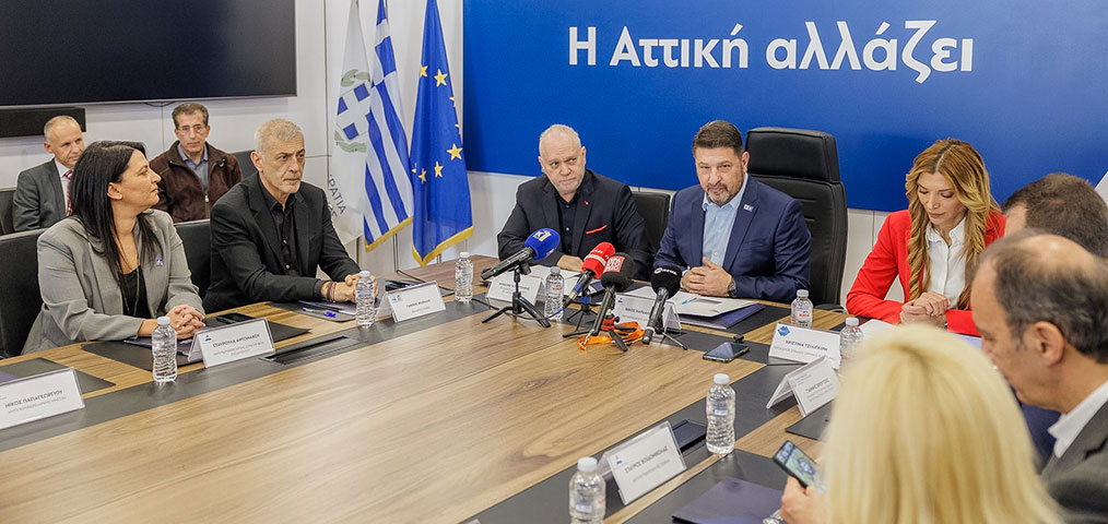 Ο Δήμαρχος Πειραιά Γιάννης Μώραλης στην υπογραφή της προγραμματικής σύμβασης για το Κέντρο Υδάτινου Αθλητισμού και Πολιτισμού στο Σ.Ε.Φ.