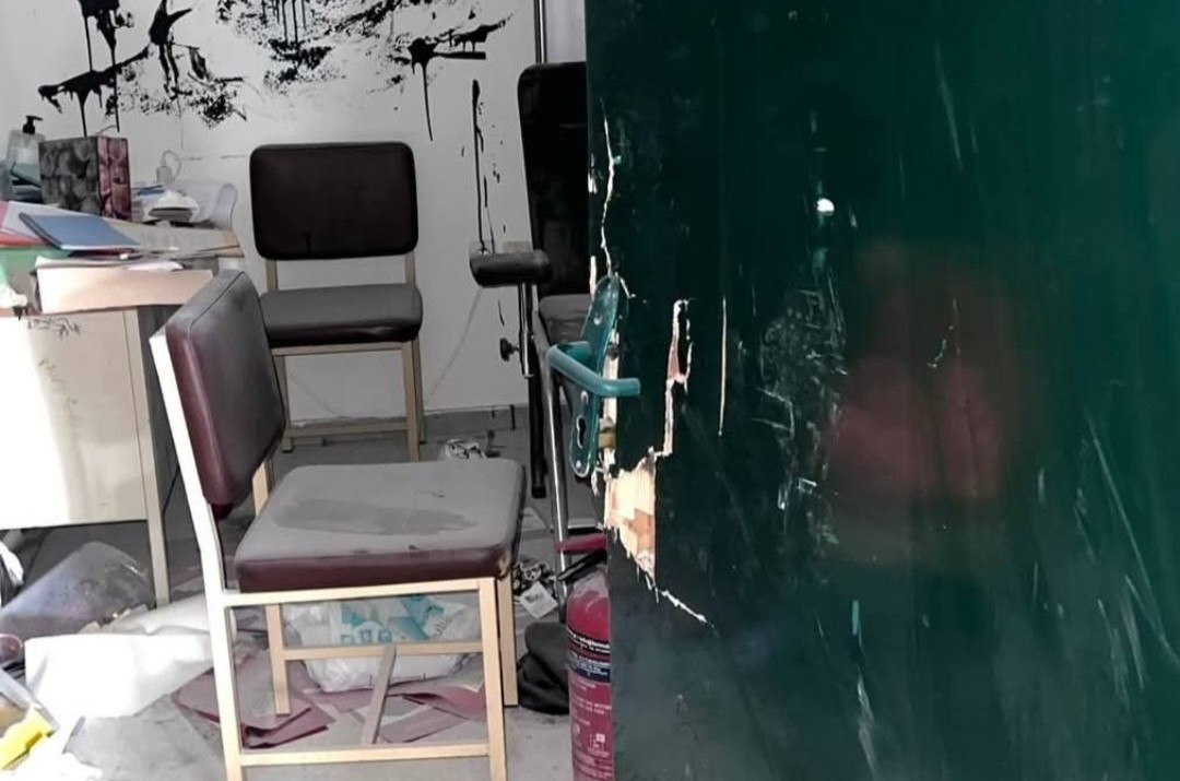 Βανδαλισμός σχολείου στη Γλυφάδα: Σοκ από πρωτοφανείς καταστροφές