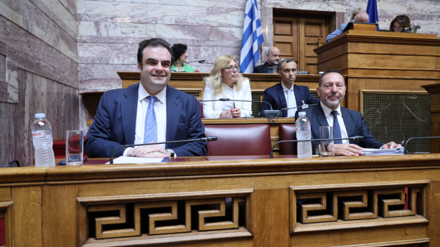 Τράπεζα της Ελλάδος: Τρίτη θητεία για τον Γιάννη Στουρνάρα – Οι ψήφοι της Βουλής