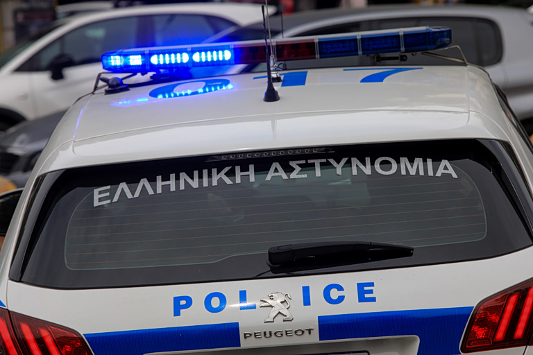 Εγνατία: Μεθυσμένος οδηγός φορτηγού ξήλωσε 50μ. πεζοδρόμιο σε σήραγγα!