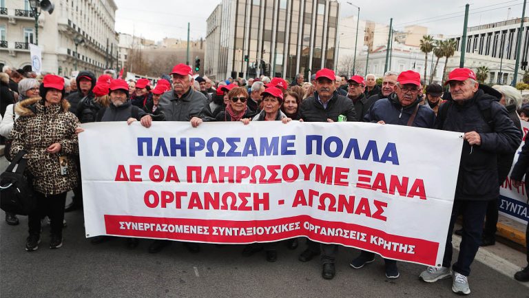 Τεράστιο χάσμα 51,4% μεταξύ συντάξεων και μισθών: Η κοινωνική ασφάλιση στο στόχαστρο