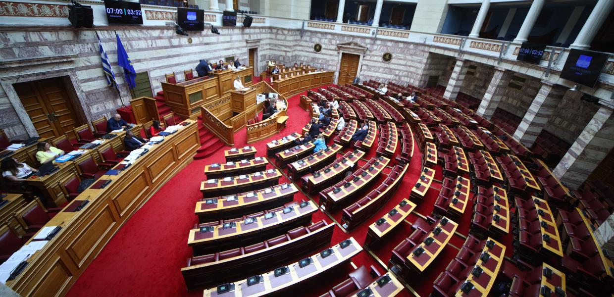 Νέα Διάταξη για Υποθέσεις Πολιτικών: Θέμα Ημέρας στη Βουλή