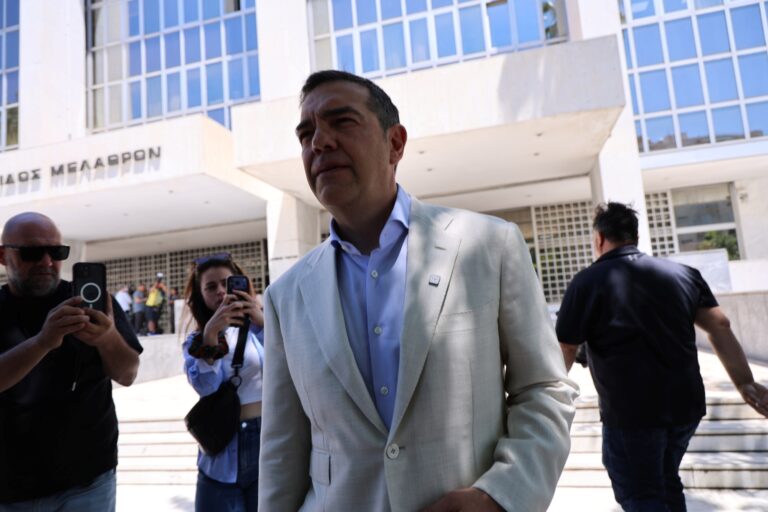 Τσίπρας: Εσωκομματικές αναταράξεις προκαλεί στον ΣΥΡΙΖΑ η νέα στρατηγική