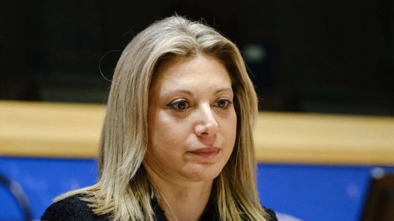 Καρυστιανού: «Το κράτος εγκλωβίζει τα παιδιά» μετά την τραγωδία στην Ηλιούπολη