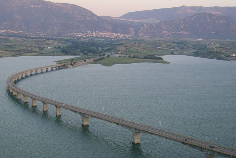 Τραγωδία στην Κοζάνη: Άνδρας νεκρός μέσα σε αυτοκίνητο στη λίμνη Πολυφύτου