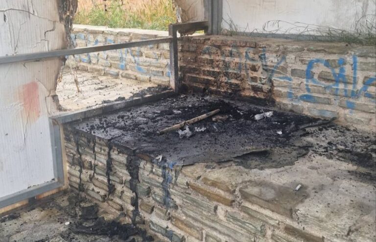 Φωτιά σε Λόφο Πανί: Στο στόχαστρο το θέατρο και το γήπεδο