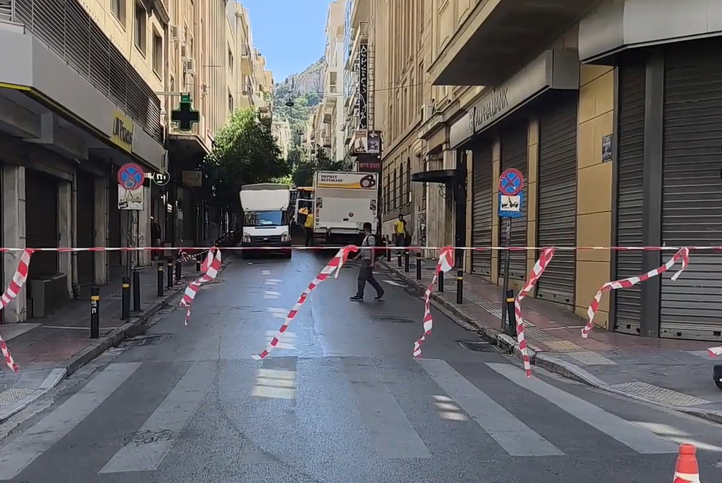 Θραύση Αγωγού ΕΥΔΑΠ στο Κέντρο της Αθήνας: Προβλήματα στην Κυκλοφορία
