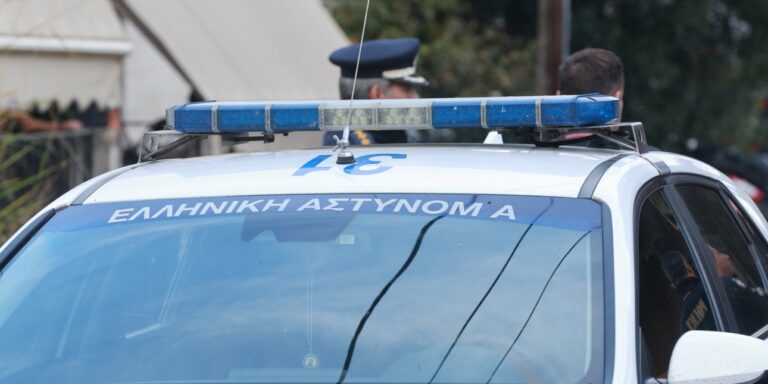 Κρατούμενη απέδρασε από τα δικαστήρια της Ευελπίδων -Την εντόπισαν σε αστικό λεωφορείο και τη συνέλαβαν