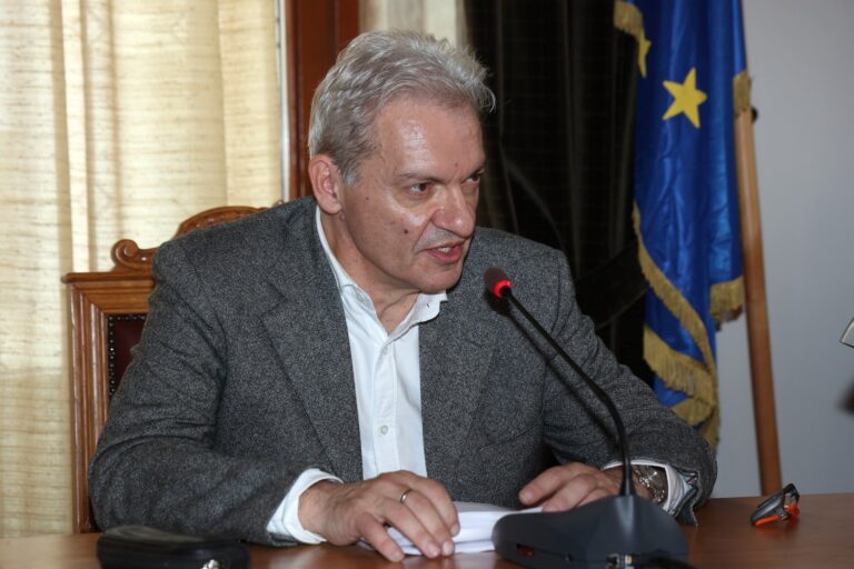Πλεύρης: Τελική Απόφαση για Κέντρο Φιλοξενίας Προσφύγων στο Ηράκλειο – Παρέμβαση Δημάρχου