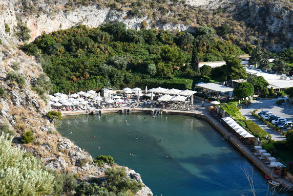 Λίμνη Βουλιαγμένης 2026: Τιμές εισόδου & πρόσβαση εστιατορίου