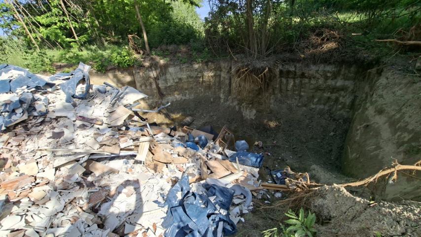 Νομοθετική «ασπίδα» κατά παράνομων μπαζότοπων: Προώθηση προτάσεων σε κρίσιμα υπουργεία