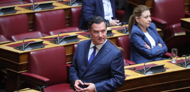 Πλειστηριασμοί για πολίτες, ατέλειωτα πανωτόκια για ΝΔ-ΠΑΣΟΚ: Πού πάει η οικονομία;