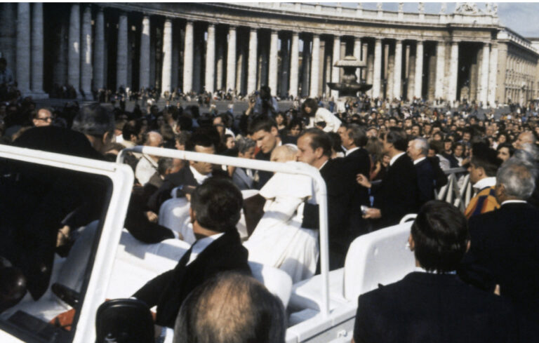 13 Μαΐου 1981: Η απόπειρα δολοφονίας που συγκλόνισε τον κόσμο – Ο Πάπας στο στόχαστρο