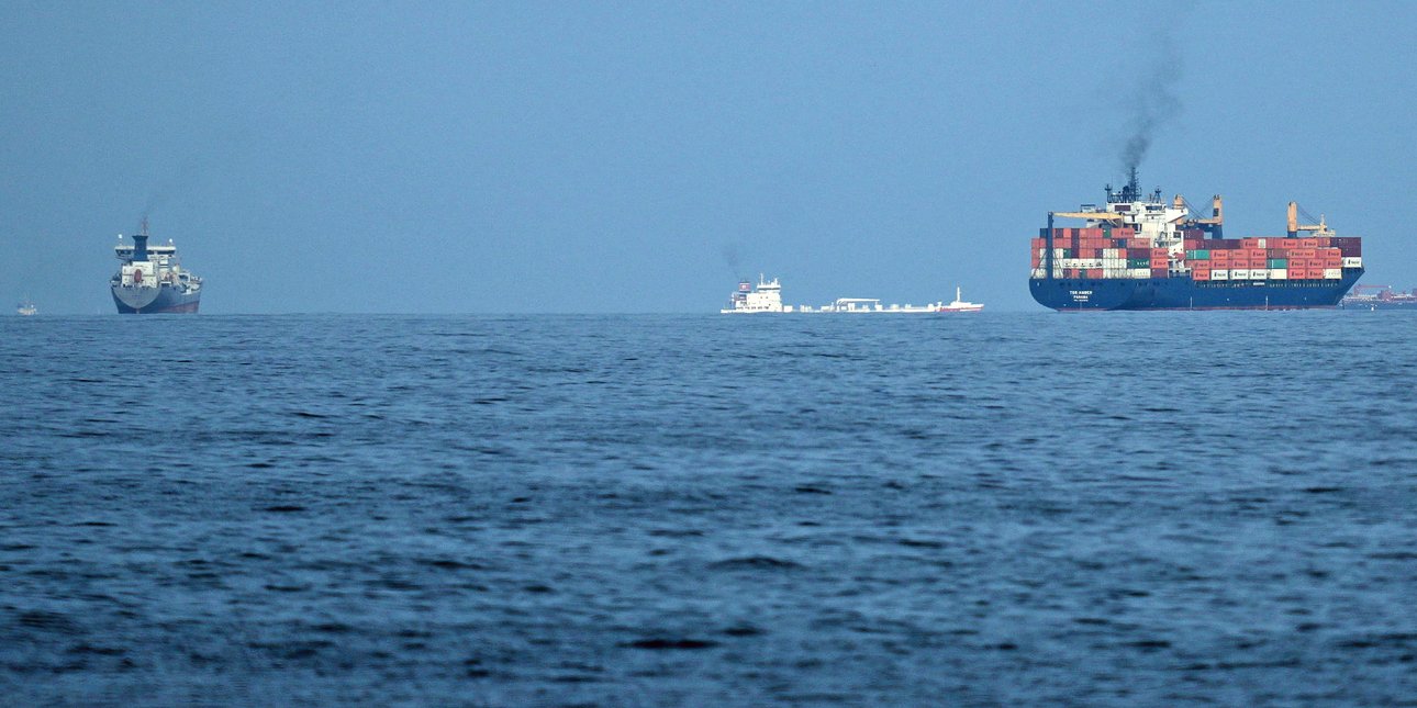 Τελευταίες Ειδήσεις: Ένταση στο Ορμούζ, Παραιτήσεις & Δασμοί στις ΗΠΑ